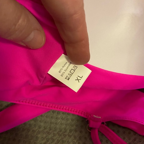 Hot pink bikini - Picture 6 of 6